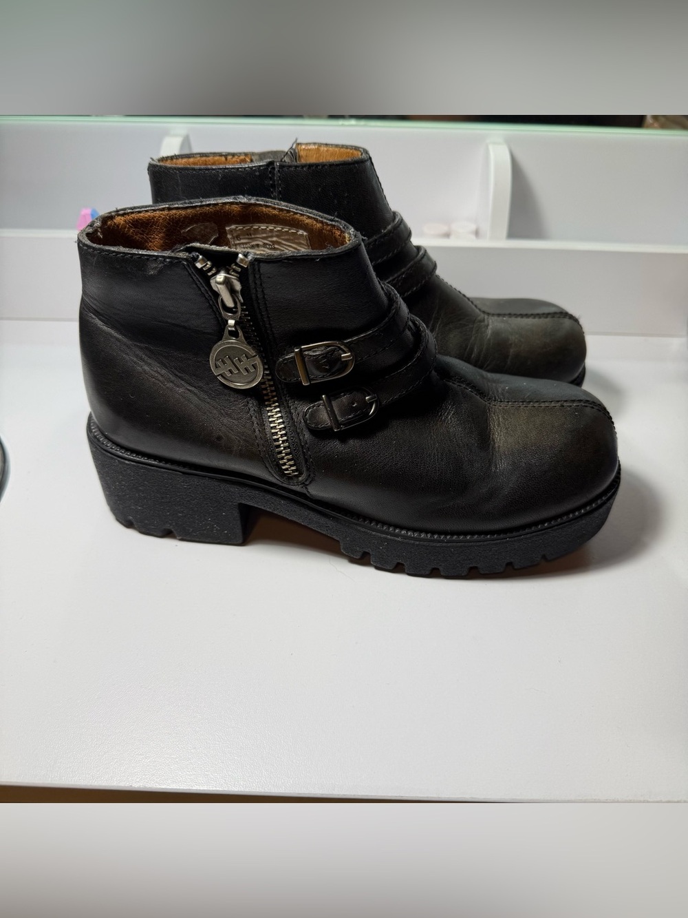 Women’ Double H boots Size 6, upper Leather